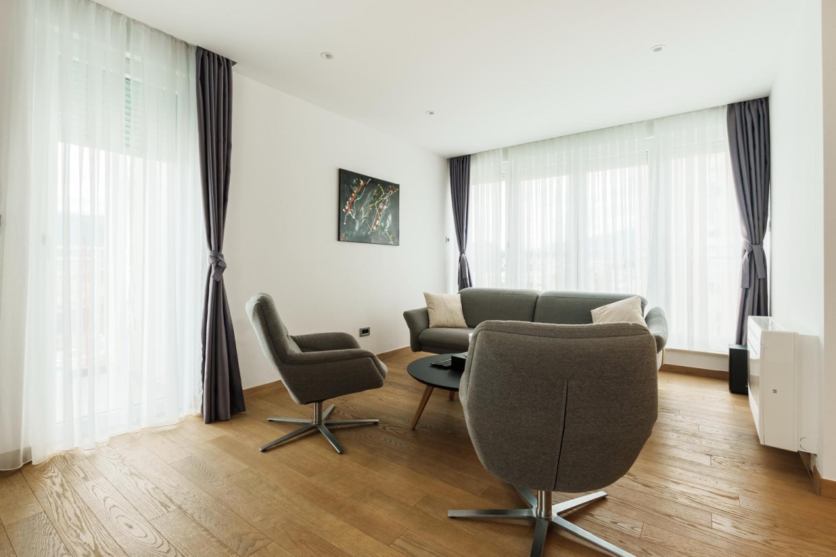 Lussuoso appartamento con tre camere da letto e vista mare