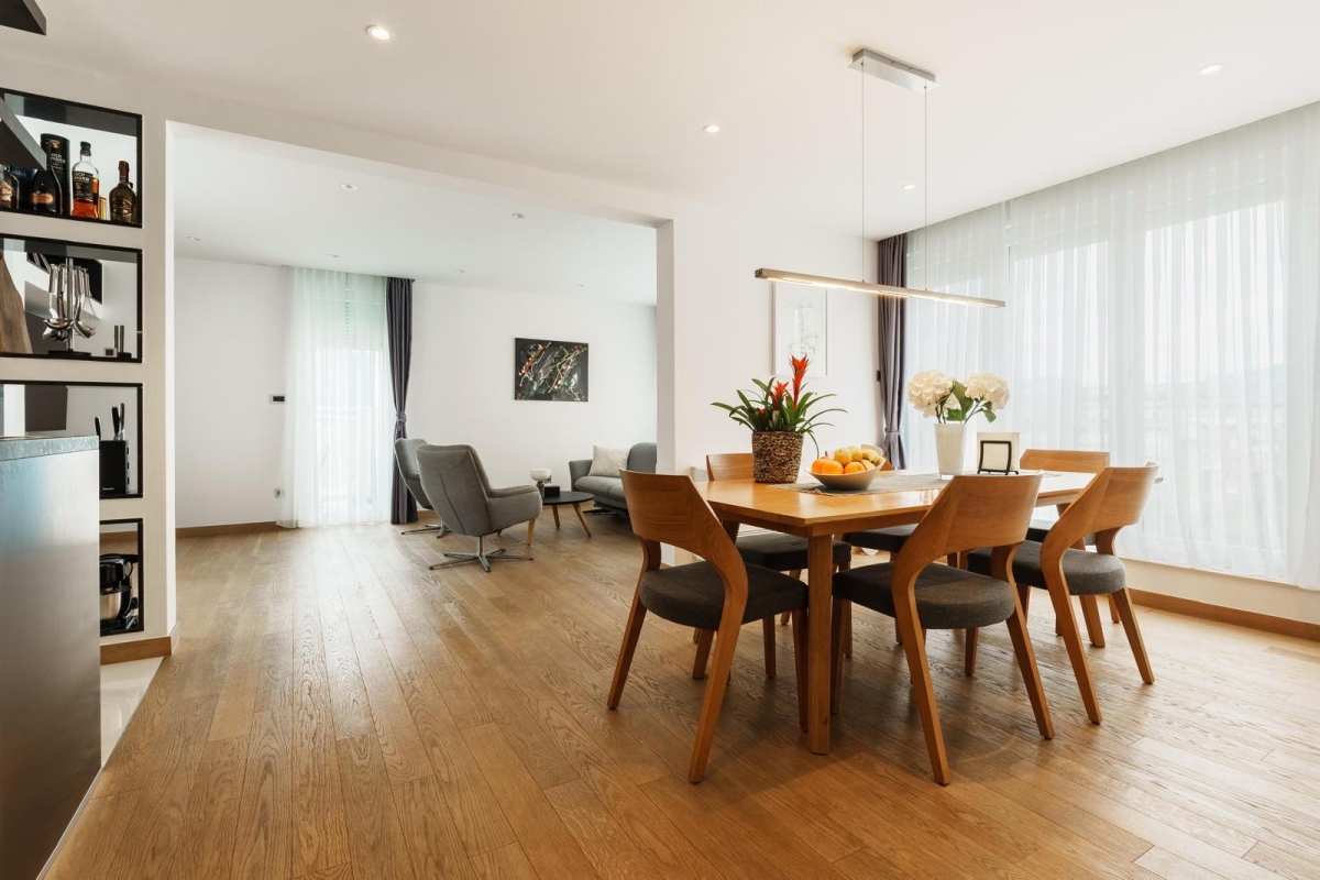 Lussuoso appartamento con tre camere da letto e vista mare