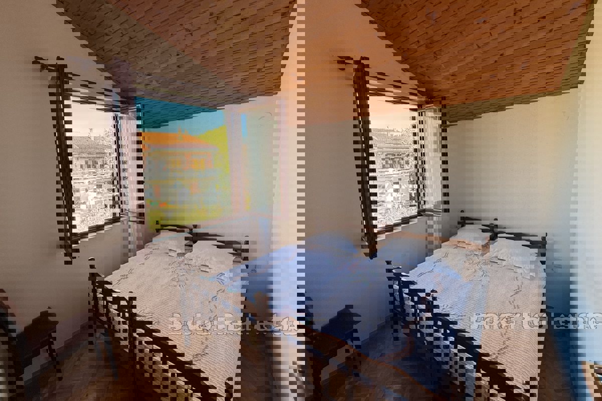 Casa nel centro della città con vista parziale sul mare