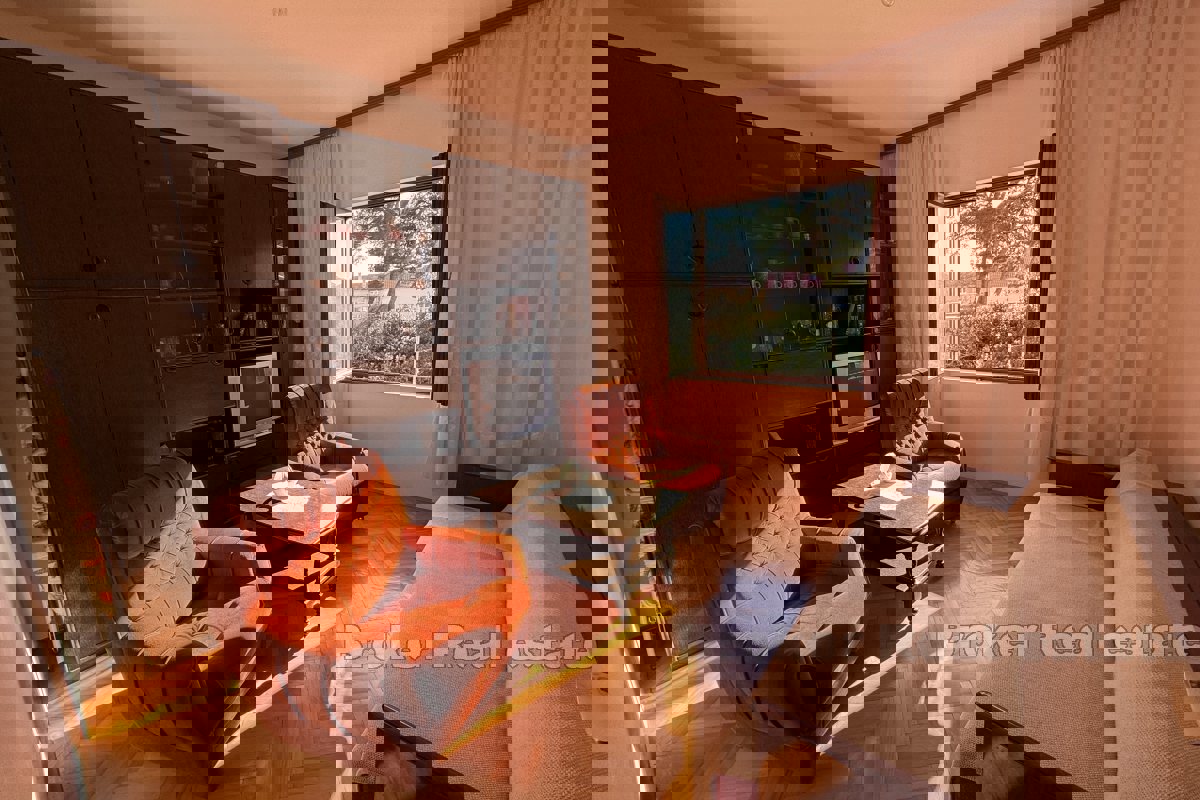 Casa nel centro della città con vista parziale sul mare