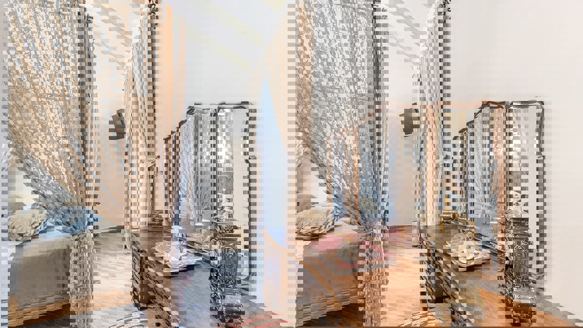 Affascinante villa con campo da tennis e vista mare