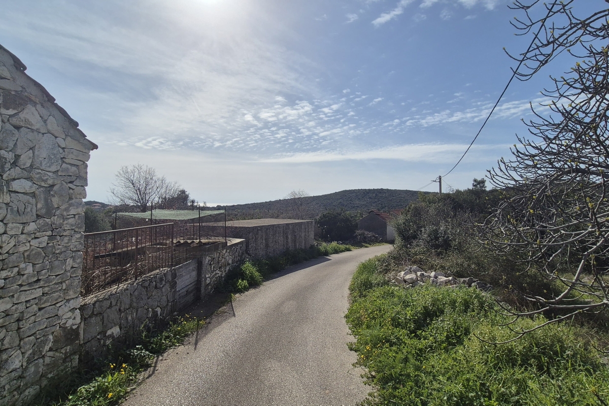 Terreno edificabile in un tranquillo ambiente mediterraneo