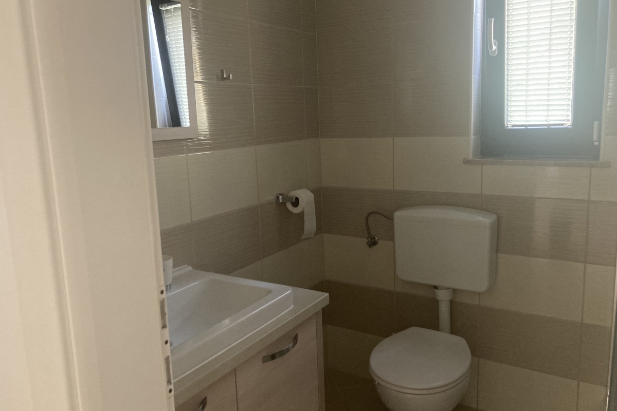 Casa con appartamenti fronte mare