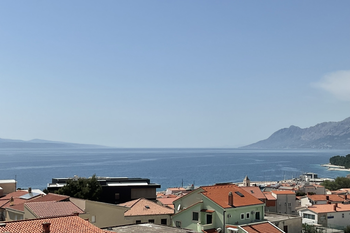 Lussuoso appartamento duplex in un nuovo edificio con vista mare