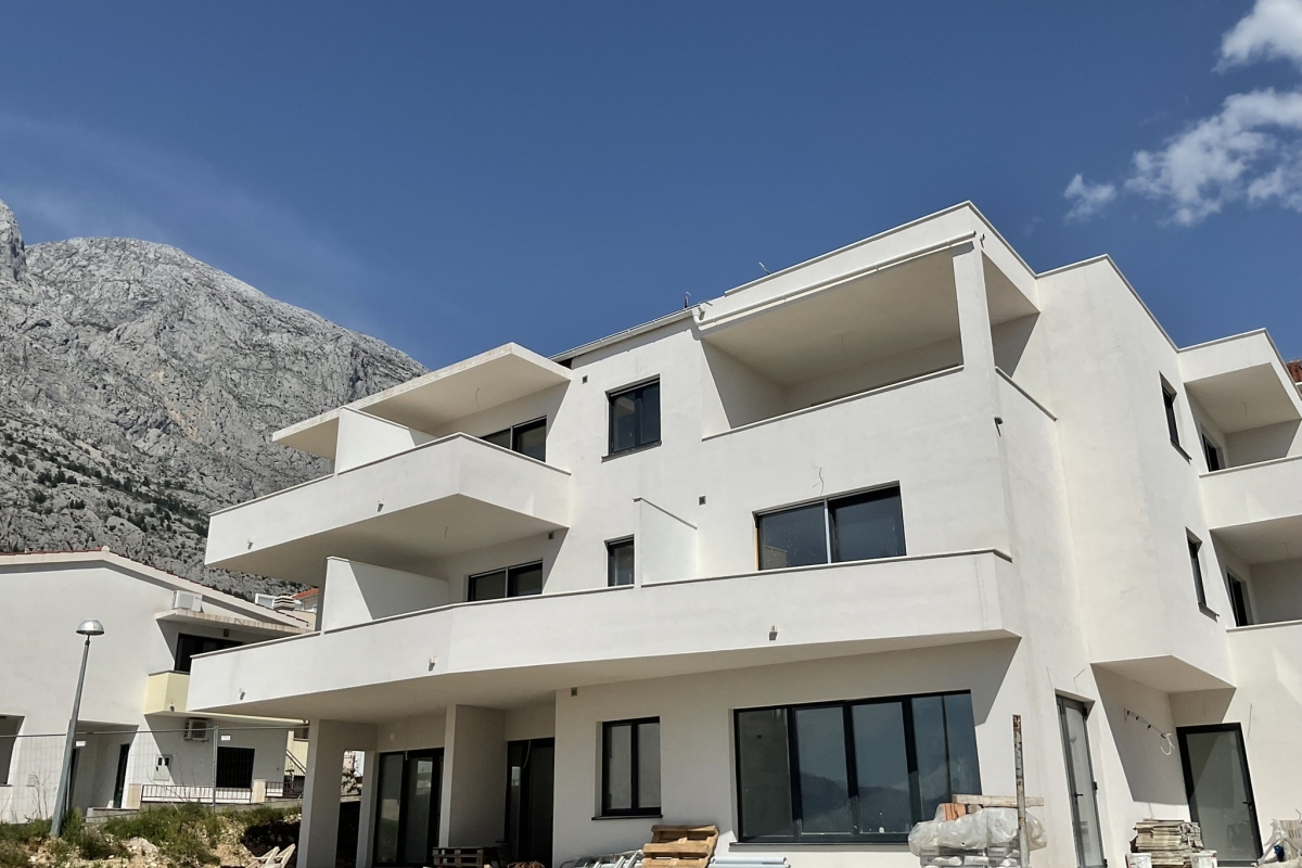 Lussuoso appartamento duplex in un nuovo edificio con vista mare