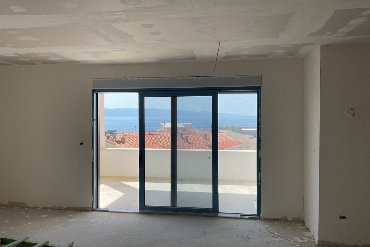 Lussuoso appartamento duplex in un nuovo edificio con vista mare