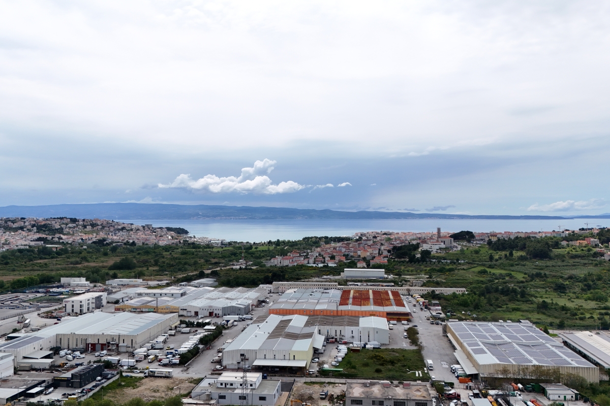 Terreno edificabile per la costruzione di una casa unifamiliare in una zona tranquilla di Spalato