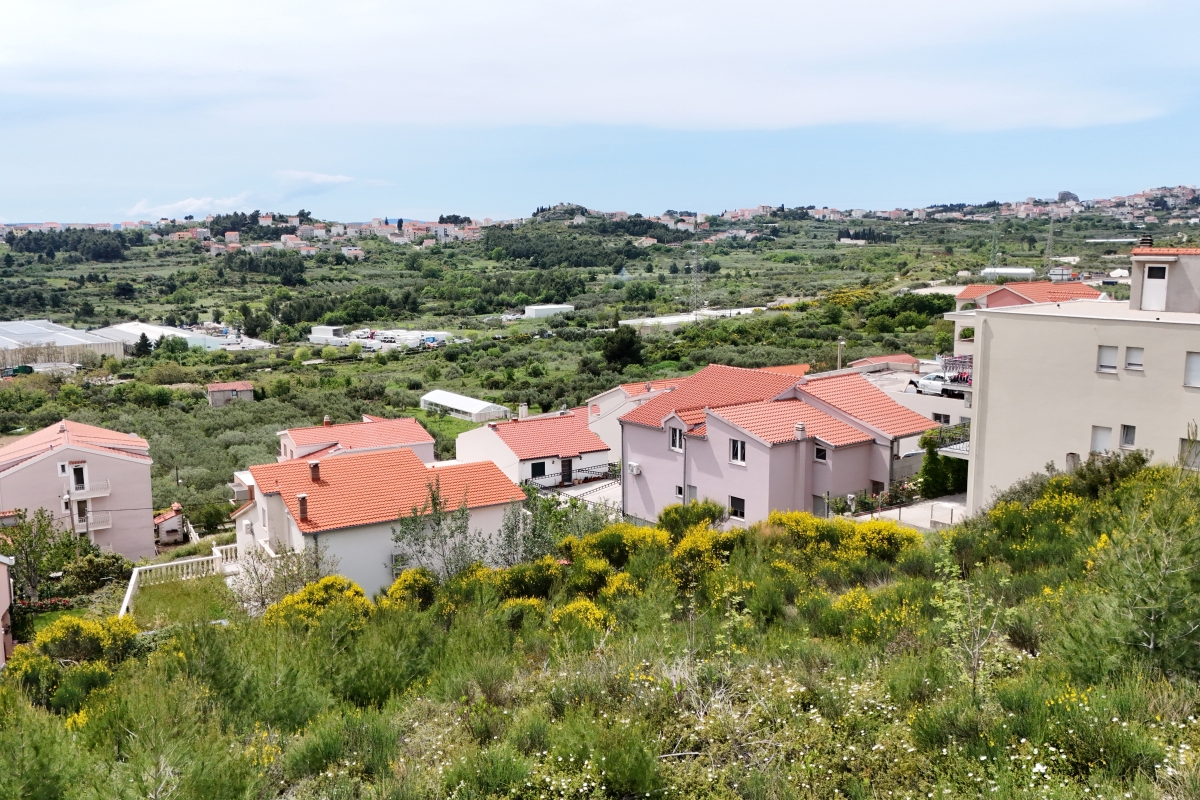 Terreno edificabile per la costruzione di una casa unifamiliare in una zona tranquilla di Spalato