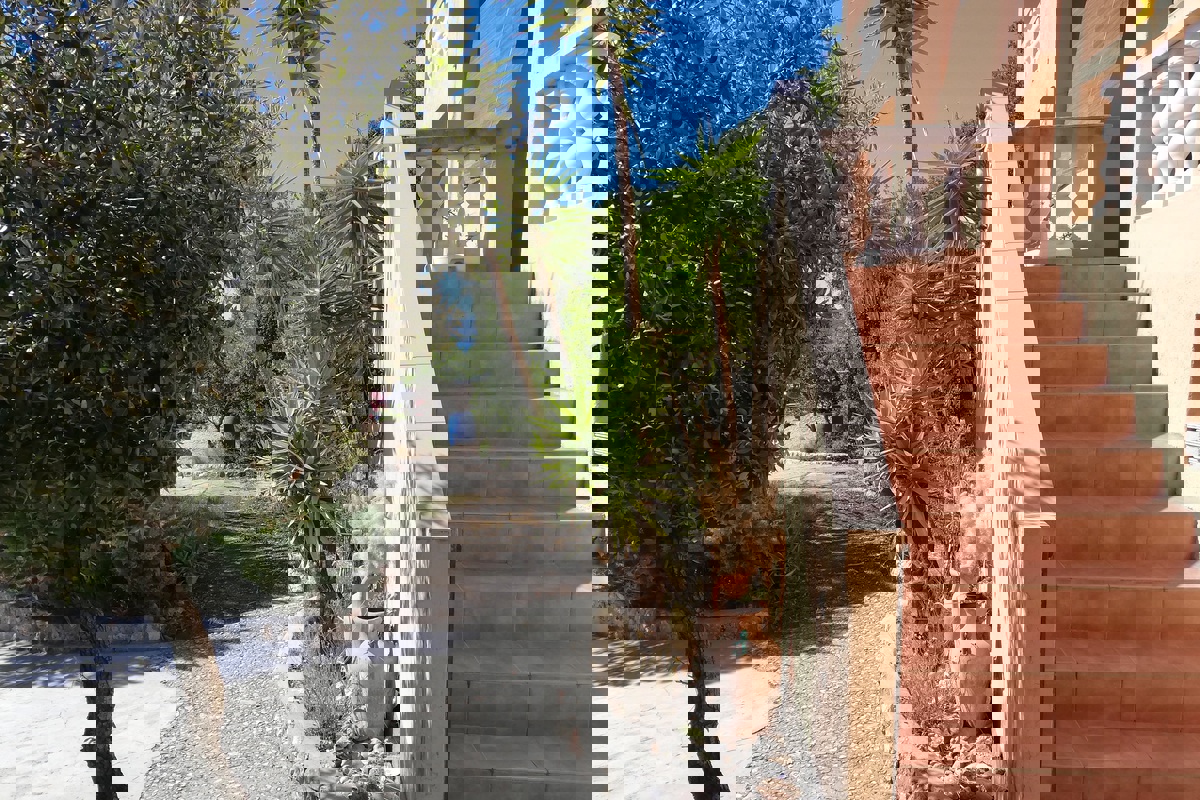 Casa indipendente sulla piccola isola di Rivanj, prima fila al mare