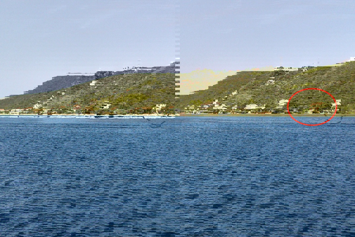 Casa indipendente sulla piccola isola di Rivanj, prima fila al mare