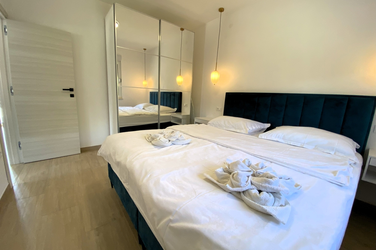 Villa con appartamenti in prima fila al mare