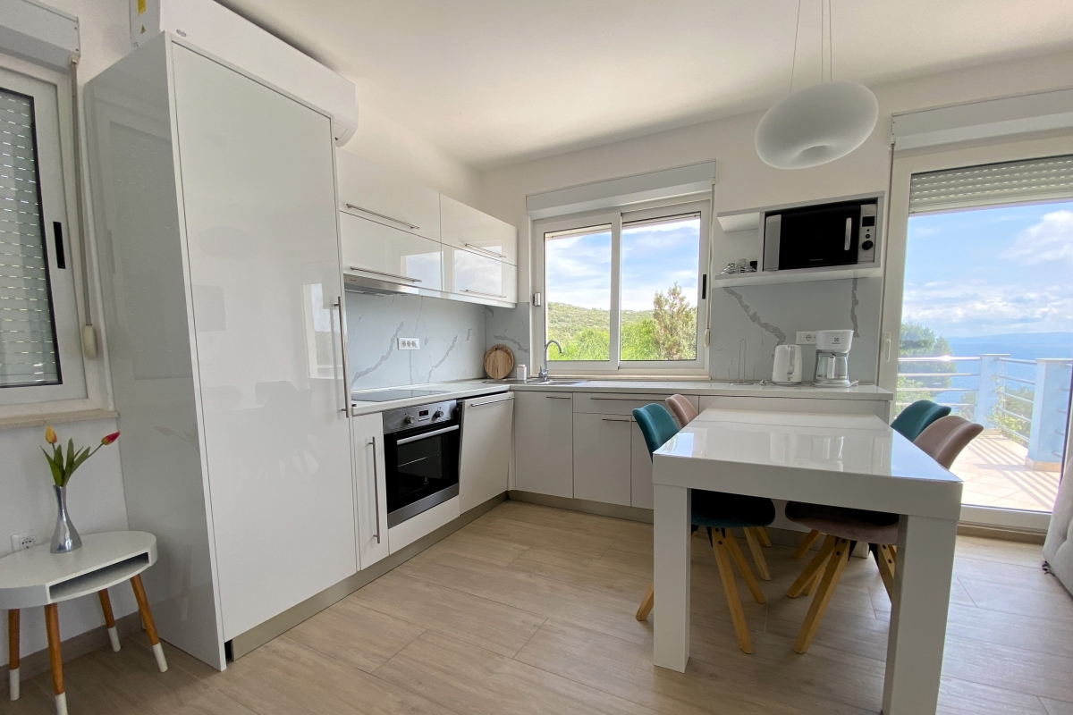 Villa con appartamenti in prima fila al mare