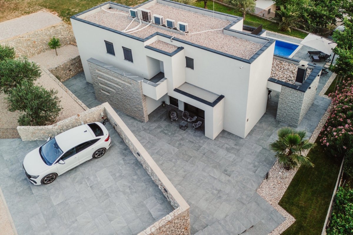 Villa unica con piscina e vista aperta