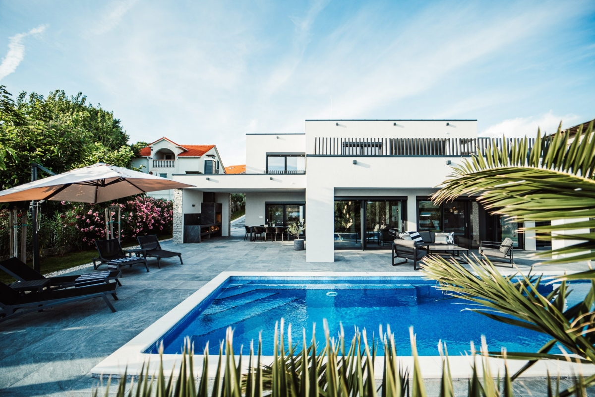 Villa unica con piscina e vista aperta