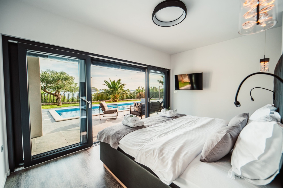 Villa unica con piscina e vista aperta