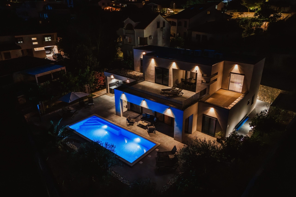 Villa unica con piscina e vista aperta