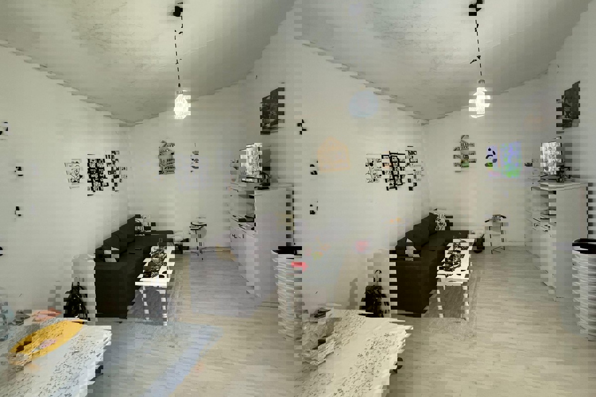 Casa da ristrutturare su ampio terreno