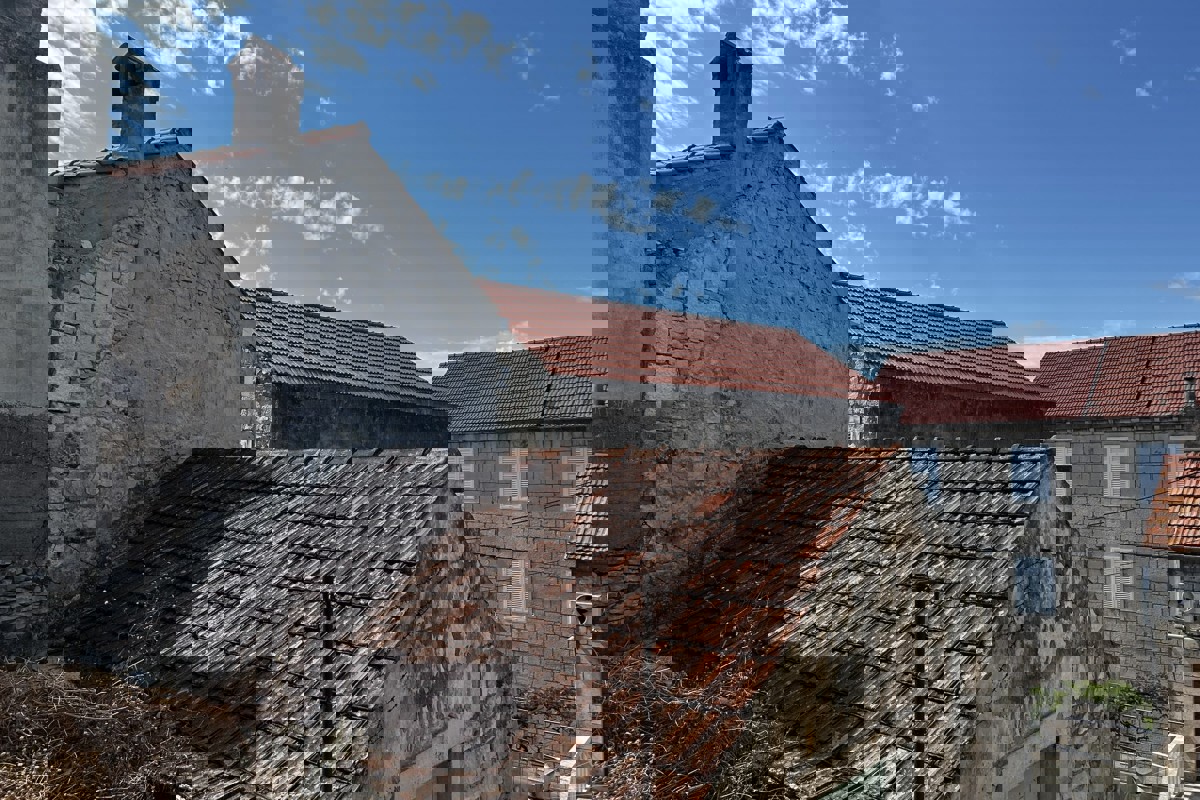 Casa in pietra in pieno centro