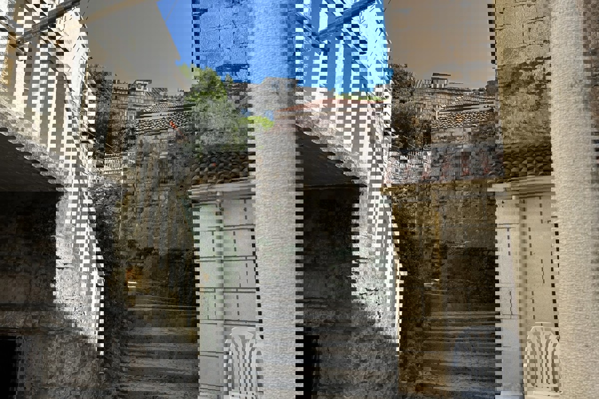 Casa in pietra in pieno centro