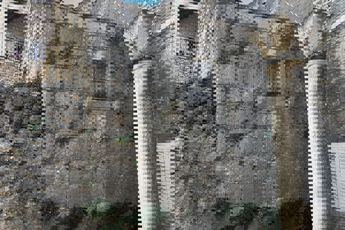 Casa in pietra in pieno centro