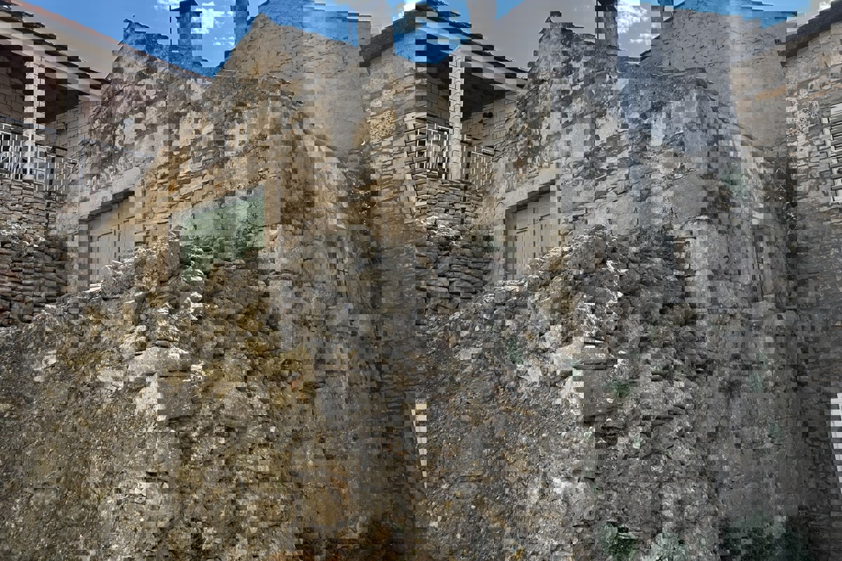 Casa in pietra in pieno centro