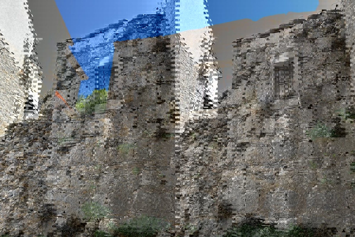 Casa in pietra in pieno centro