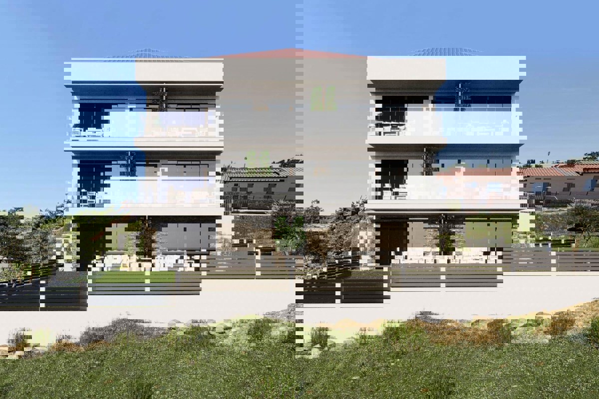 Appartamento con vista mare, piscina e monolocale aggiuntivo