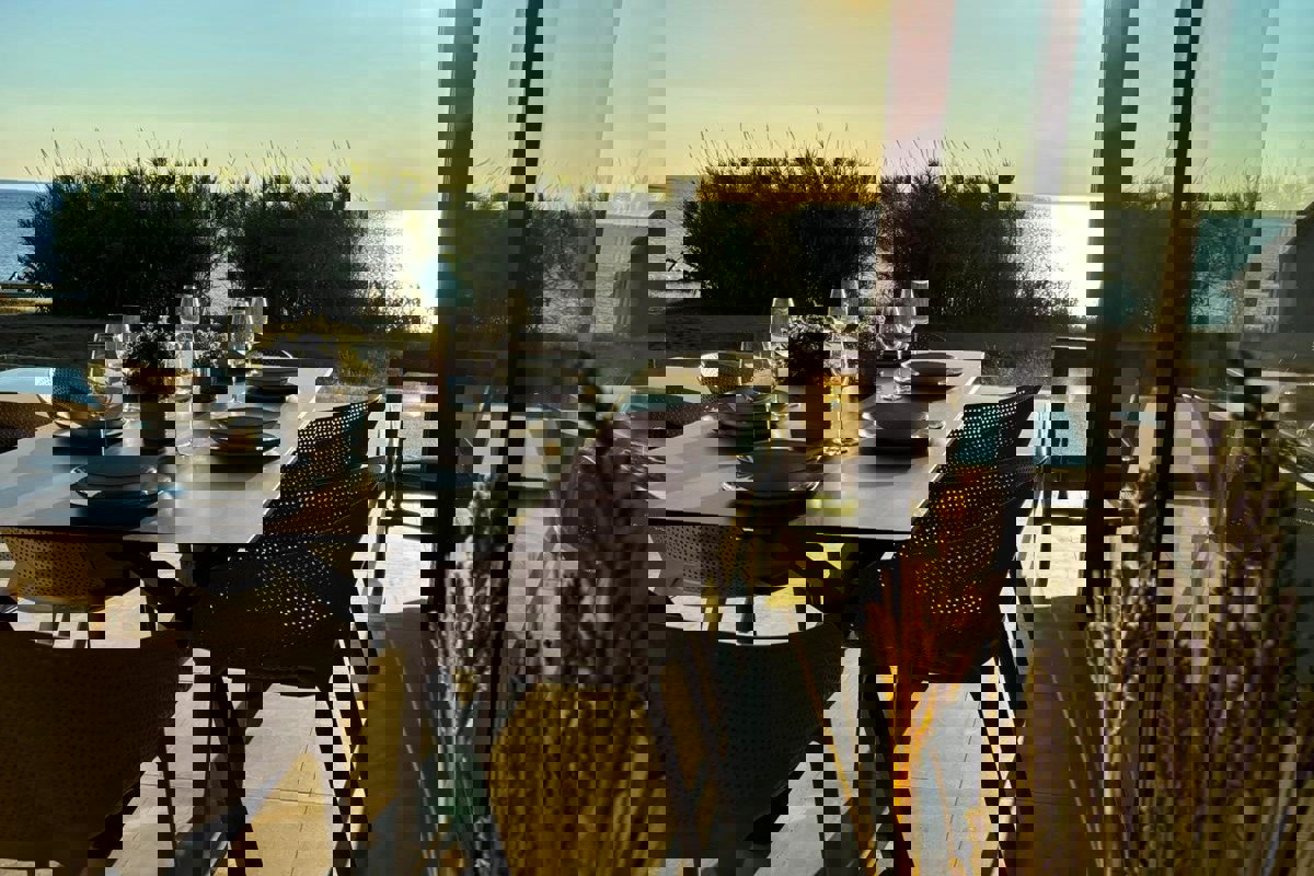 Appartamento prima fila al mare con piscina