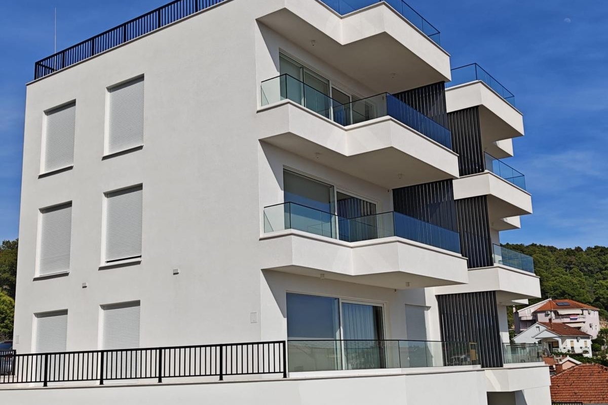 Attico di lusso con vista mare aperta