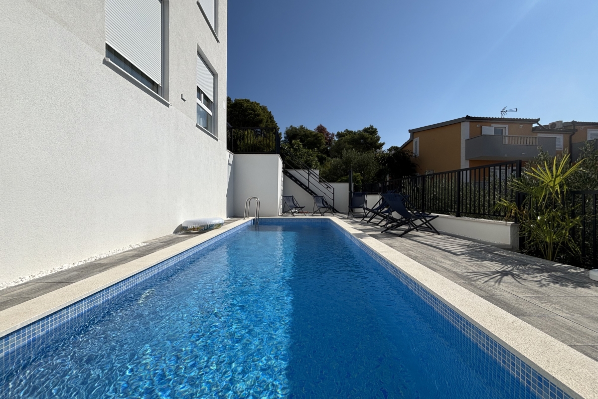 Attico di lusso con vista mare aperta