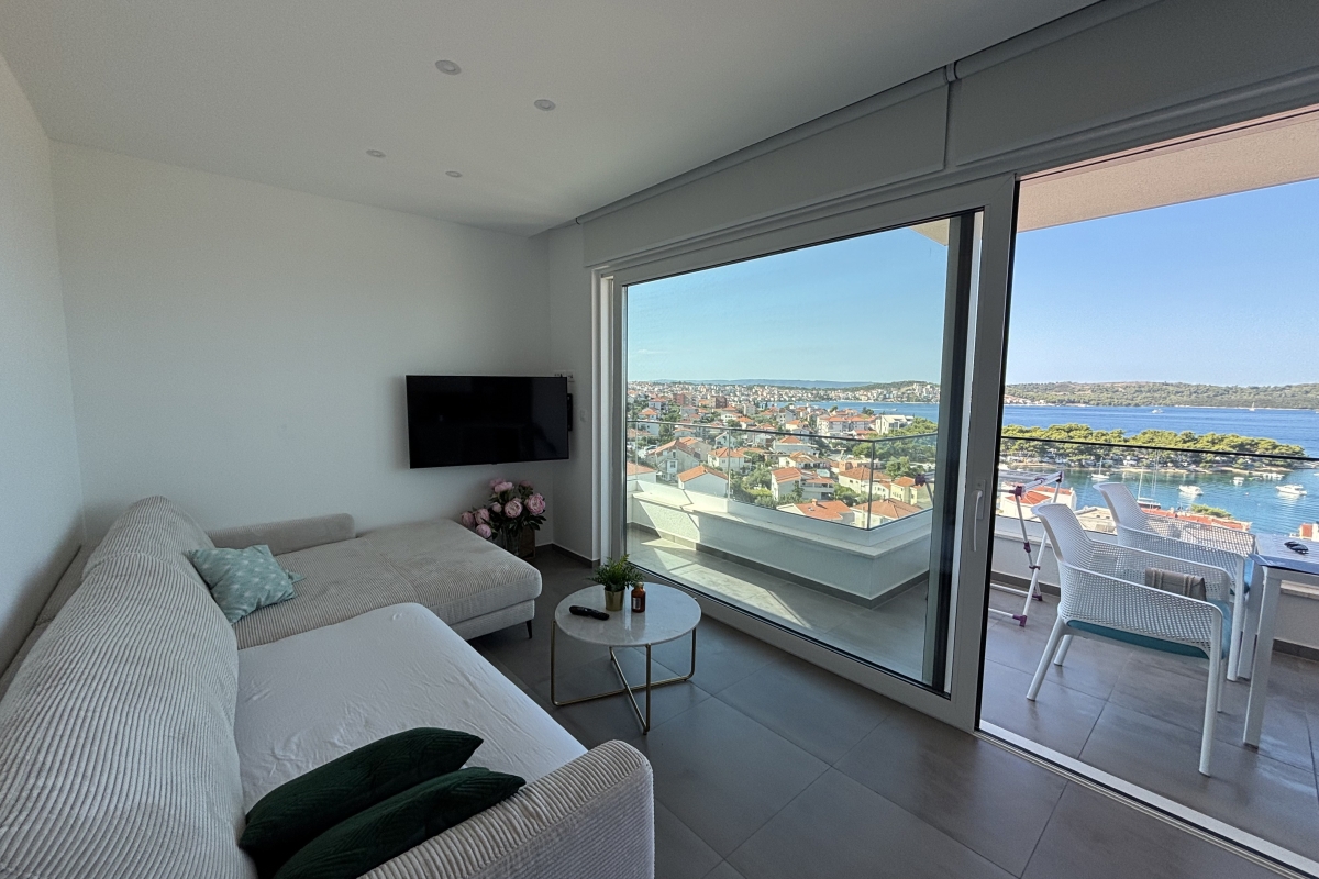 Attico di lusso con vista mare aperta