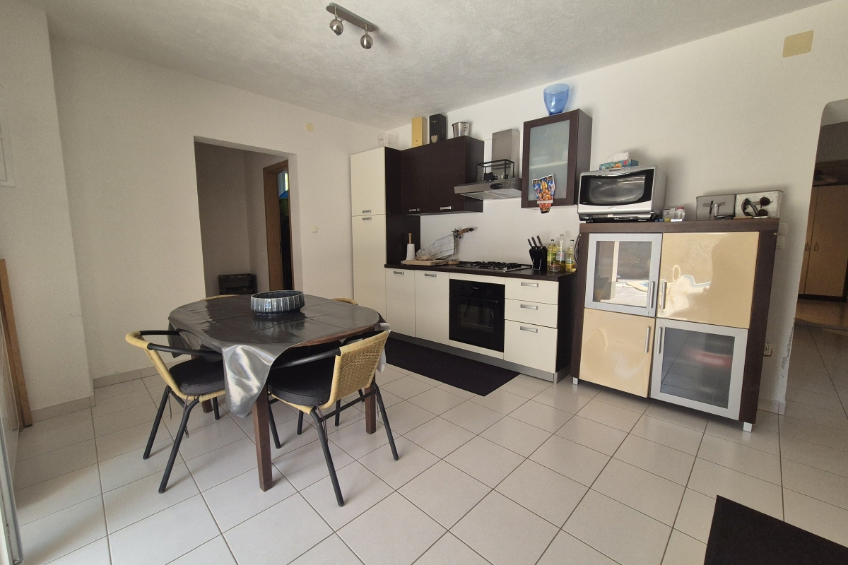 Casa a due piani con piscina