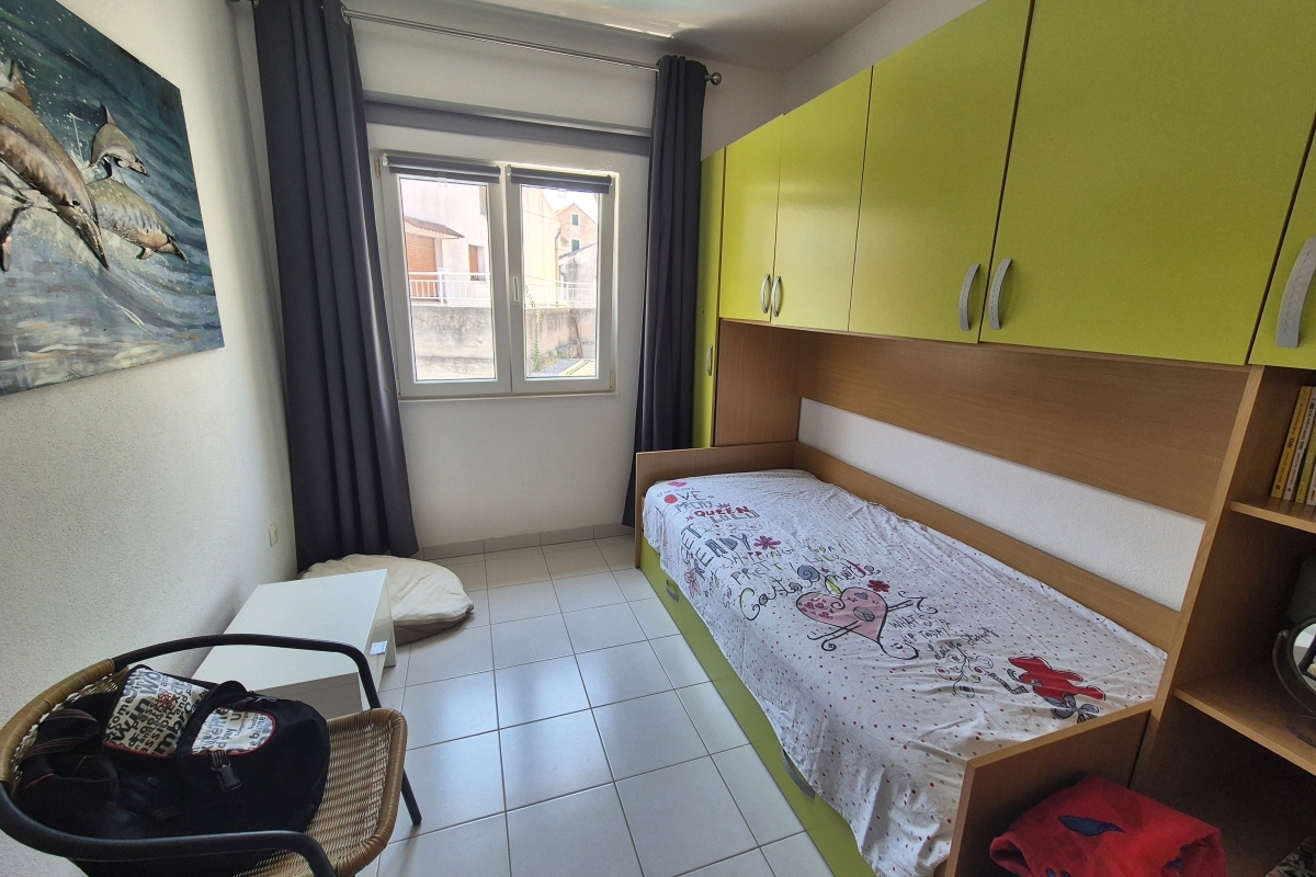 Casa a due piani con piscina