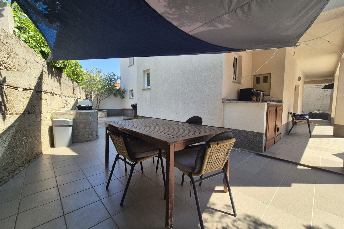 Casa a due piani con piscina