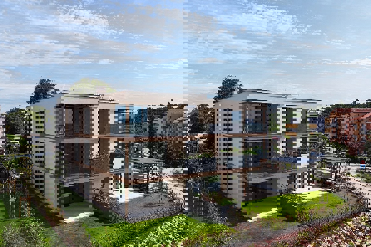 Appartamento compatto con una camera da letto, ampia terrazza e vista mare