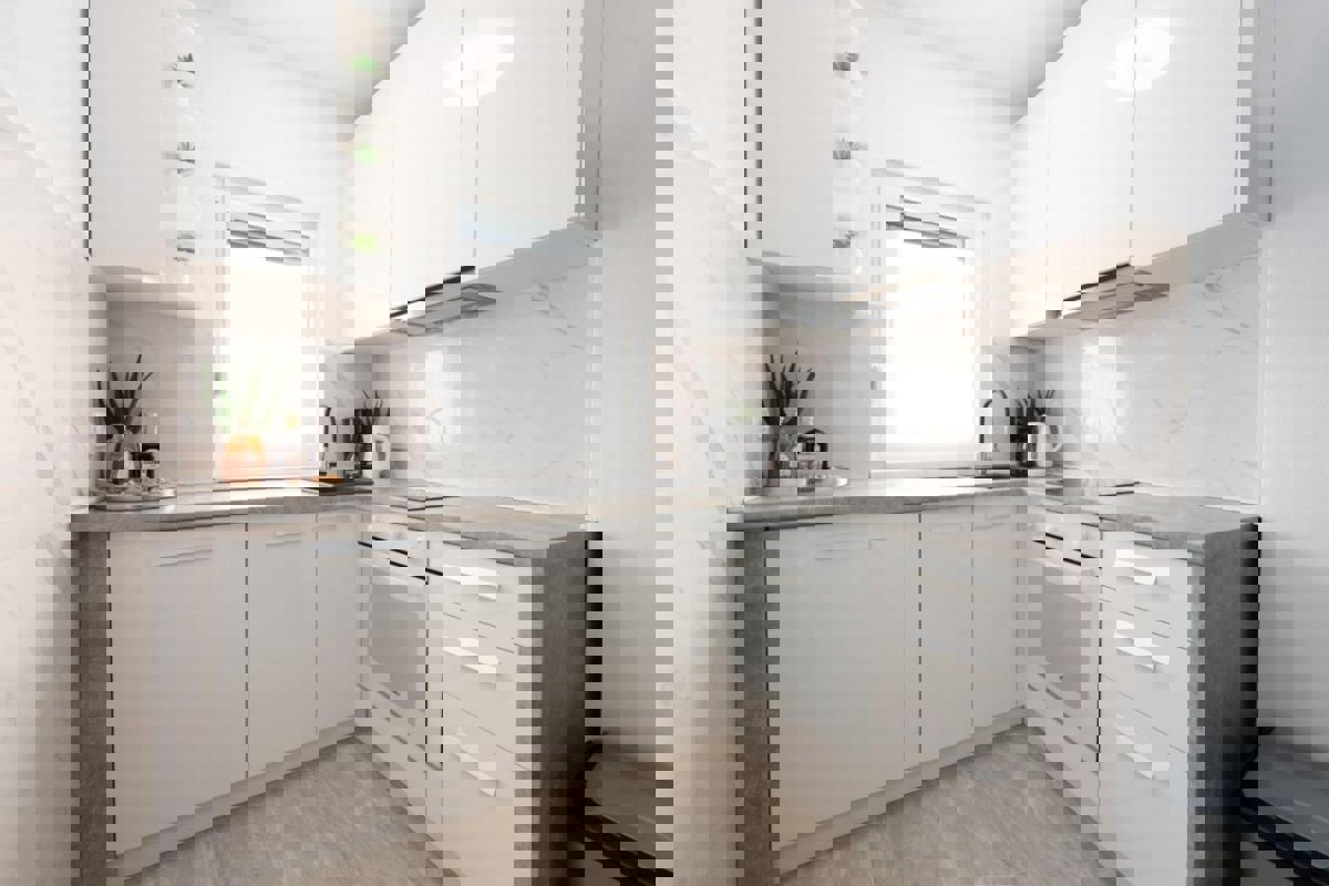 Appartamento con tre camere da letto e vista mare