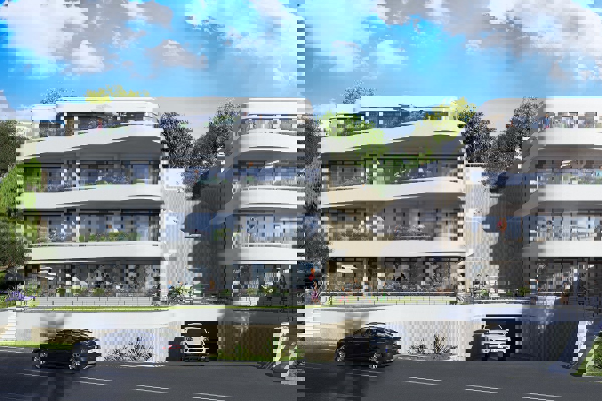 Ampio appartamento al piano terra con giardino, jacuzzi e vista mare