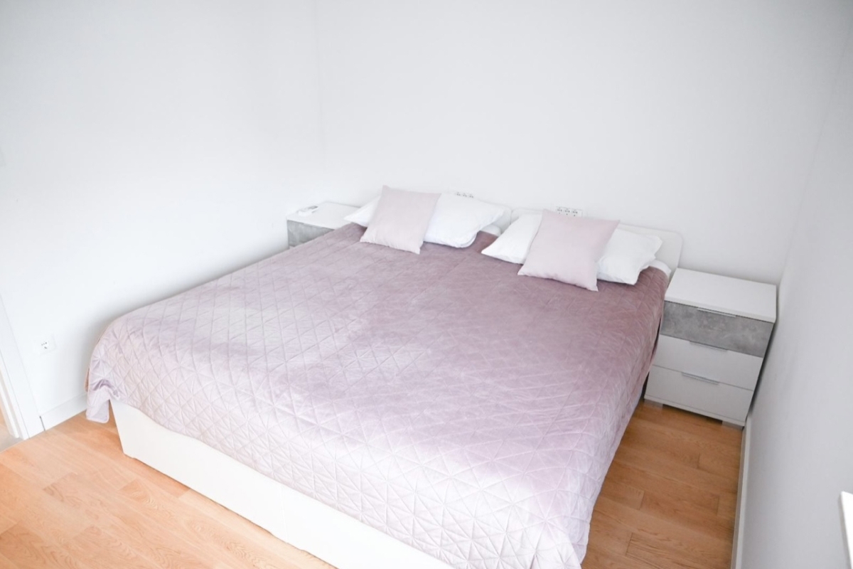 Appartamento arredato con due camere da letto in un nuovo edificio