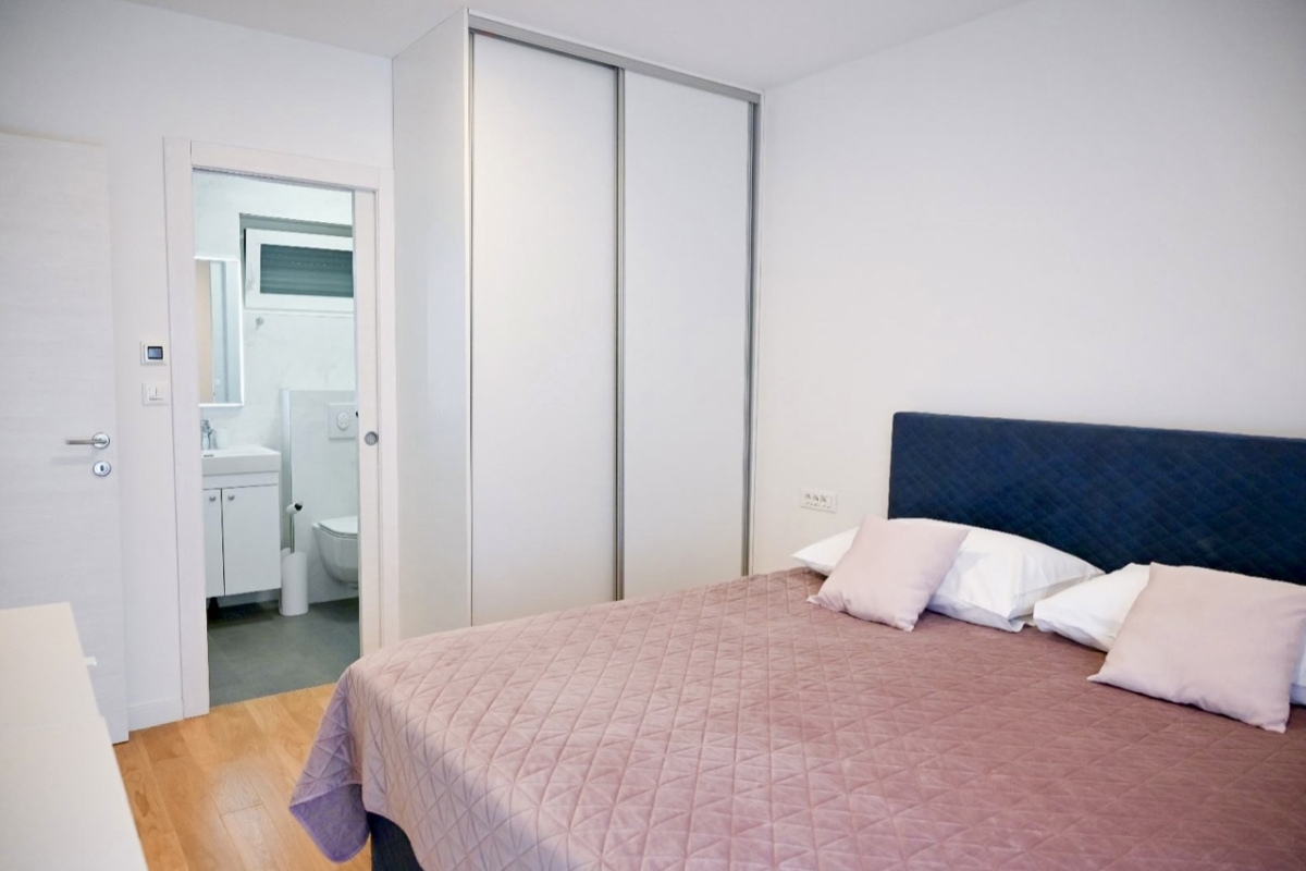 Appartamento arredato con due camere da letto in un nuovo edificio