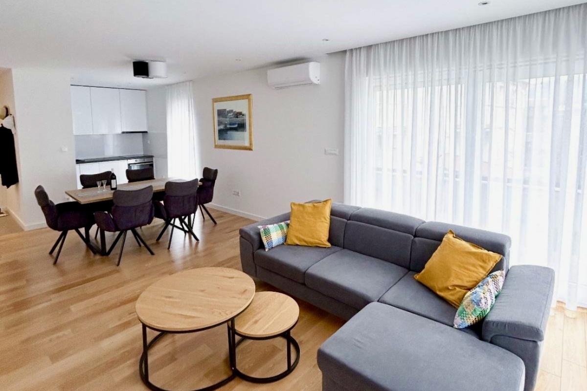 Appartamento arredato con due camere da letto in un nuovo edificio