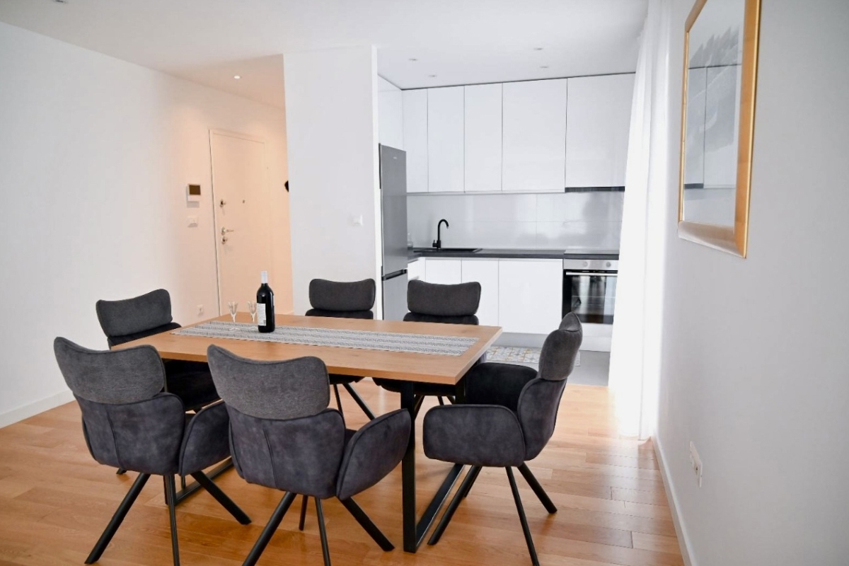 Appartamento arredato con due camere da letto in un nuovo edificio