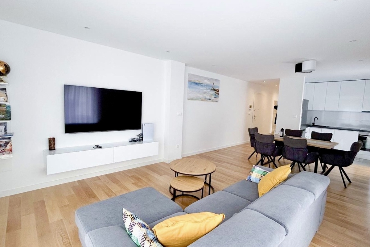 Appartamento arredato con due camere da letto in un nuovo edificio