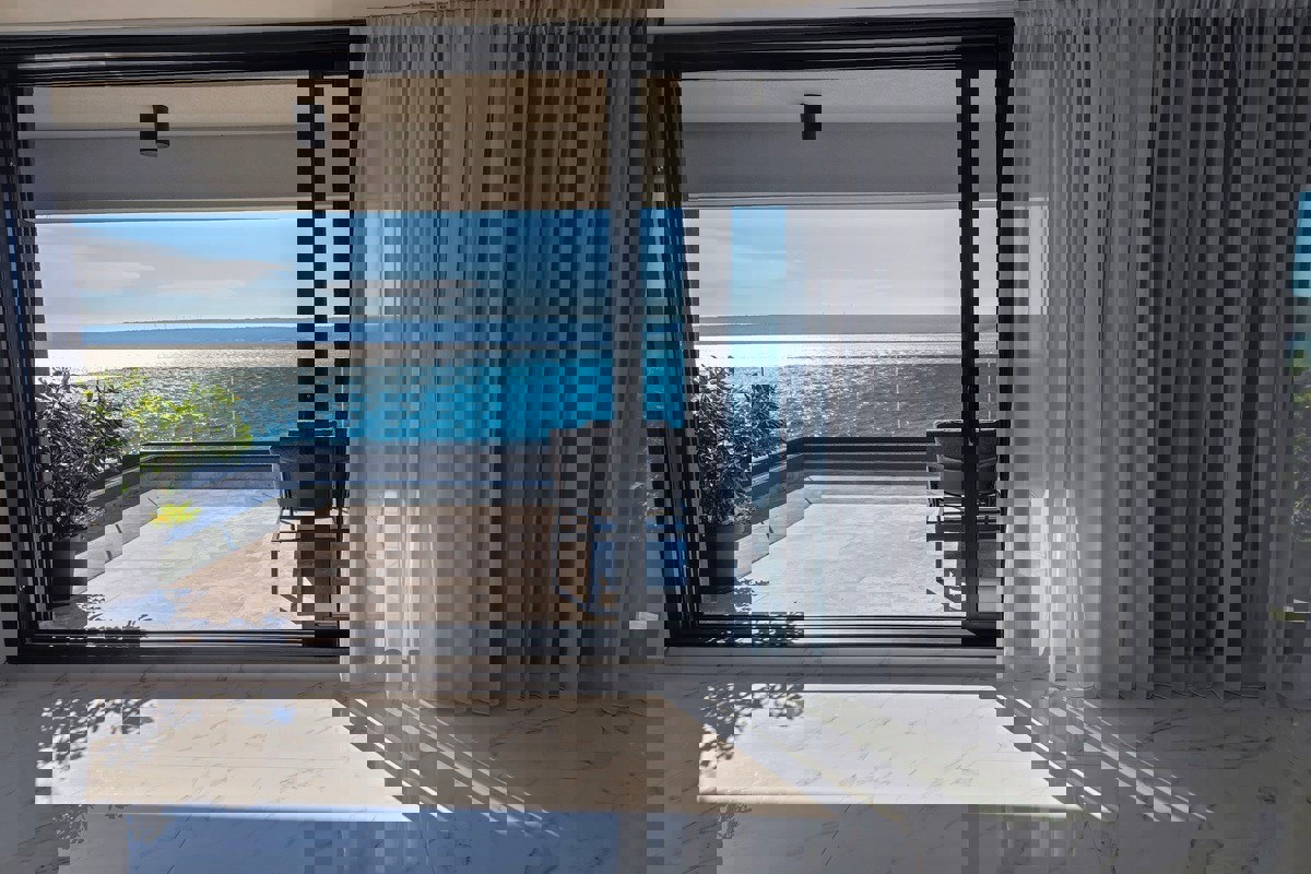 Villa in prima fila al mare