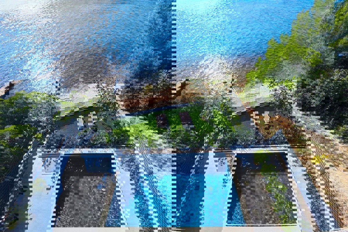 Villa in prima fila al mare