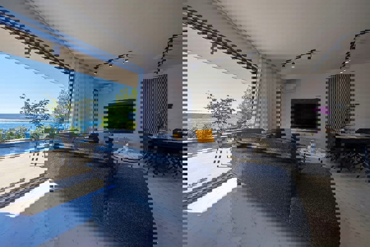 Villa in prima fila al mare