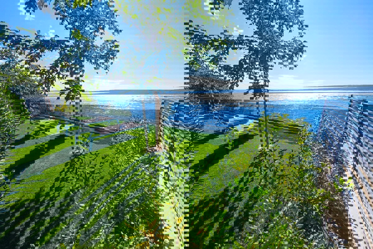 Villa in prima fila al mare