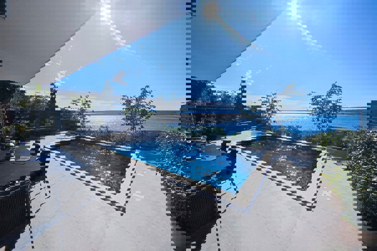 Villa in prima fila al mare