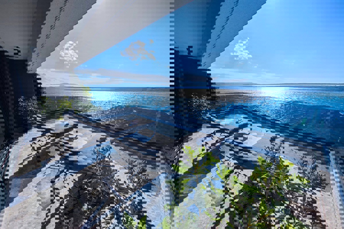 Villa in prima fila al mare