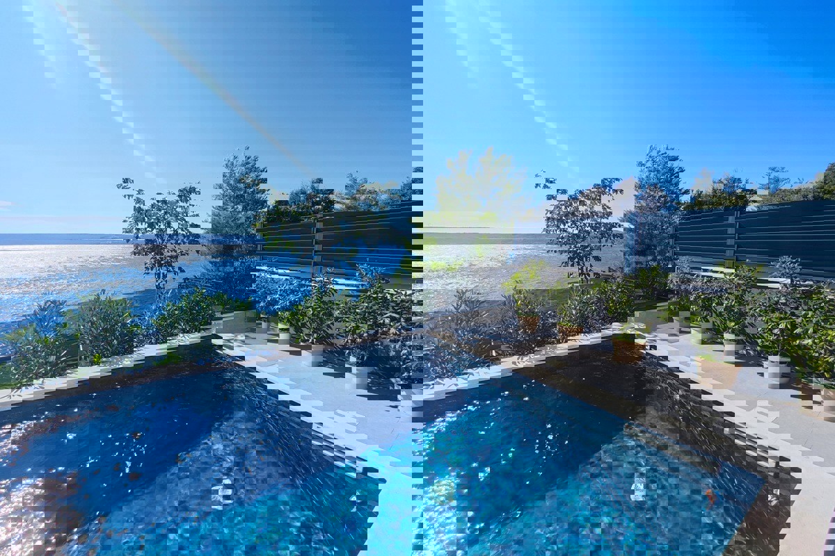 Villa in prima fila al mare