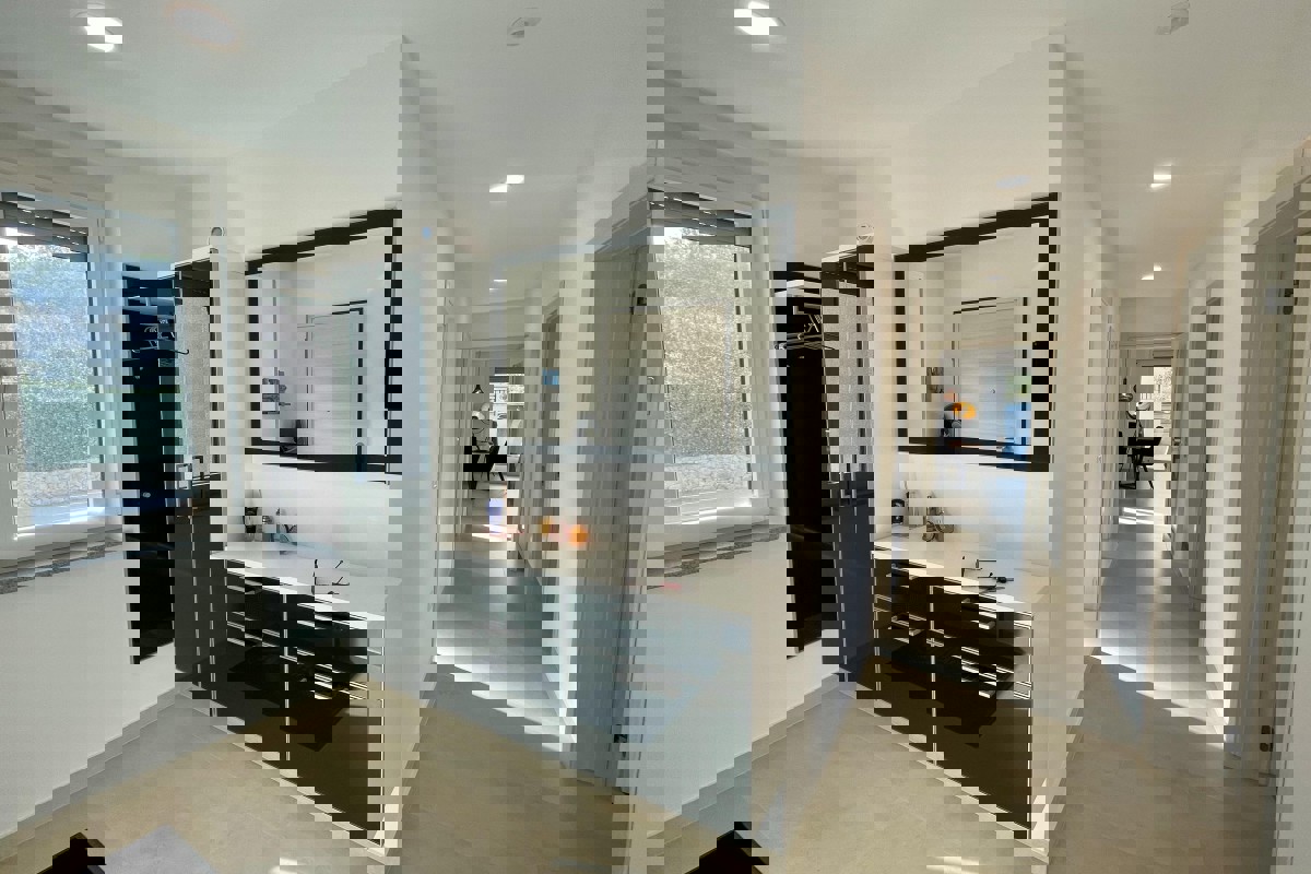 Moderno appartamento con vista mare